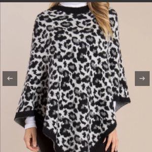 NWT Simply Noelle Forever Young Poncho Sz. OS -Extremely Soft Beautiful Classy